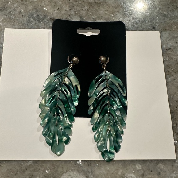 Iridescent Green Leaf/ Palm long earrings - Picture 5 of 5